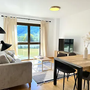 Modern I Familiar A By Rural D'aneu Apartamento